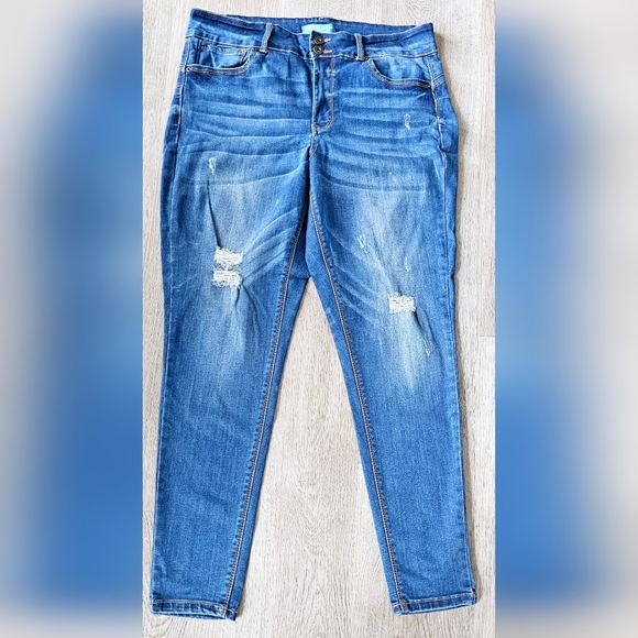 Size 14 Distressed Denim Skinny Jeans - Picture 1 of 5